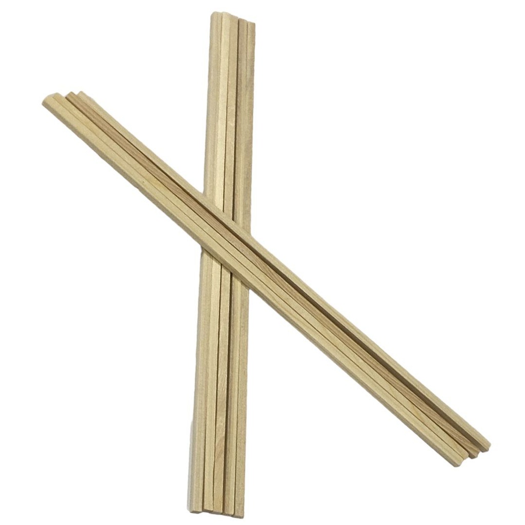 اعواد خشب طويلة