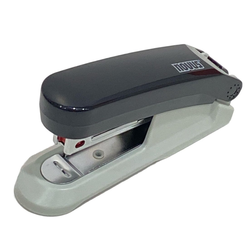 دباسة نوفس اسود 15 ورقة NOVUS E15